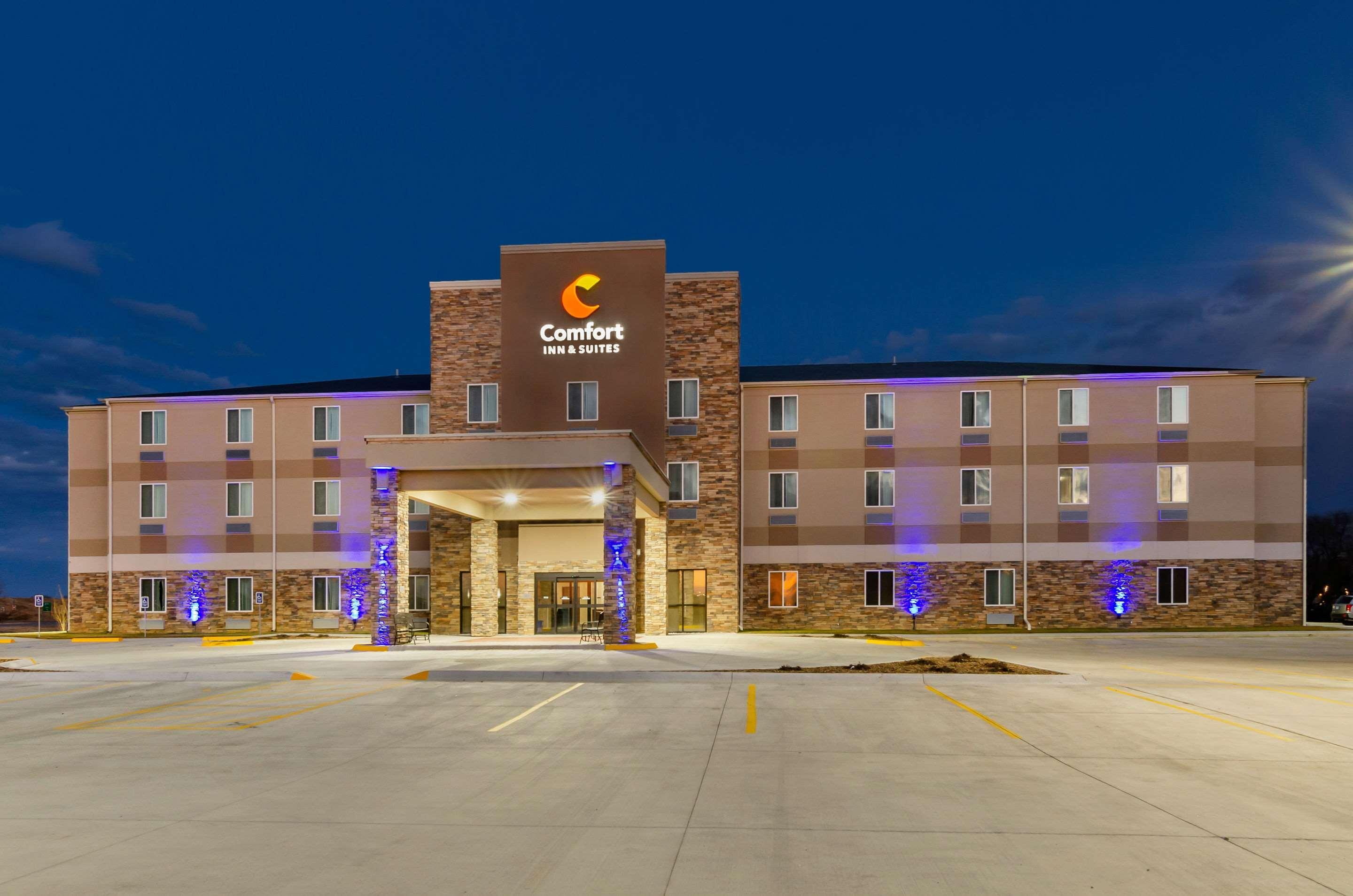 Comfort Inn & Suites Salina North Exteriör bild