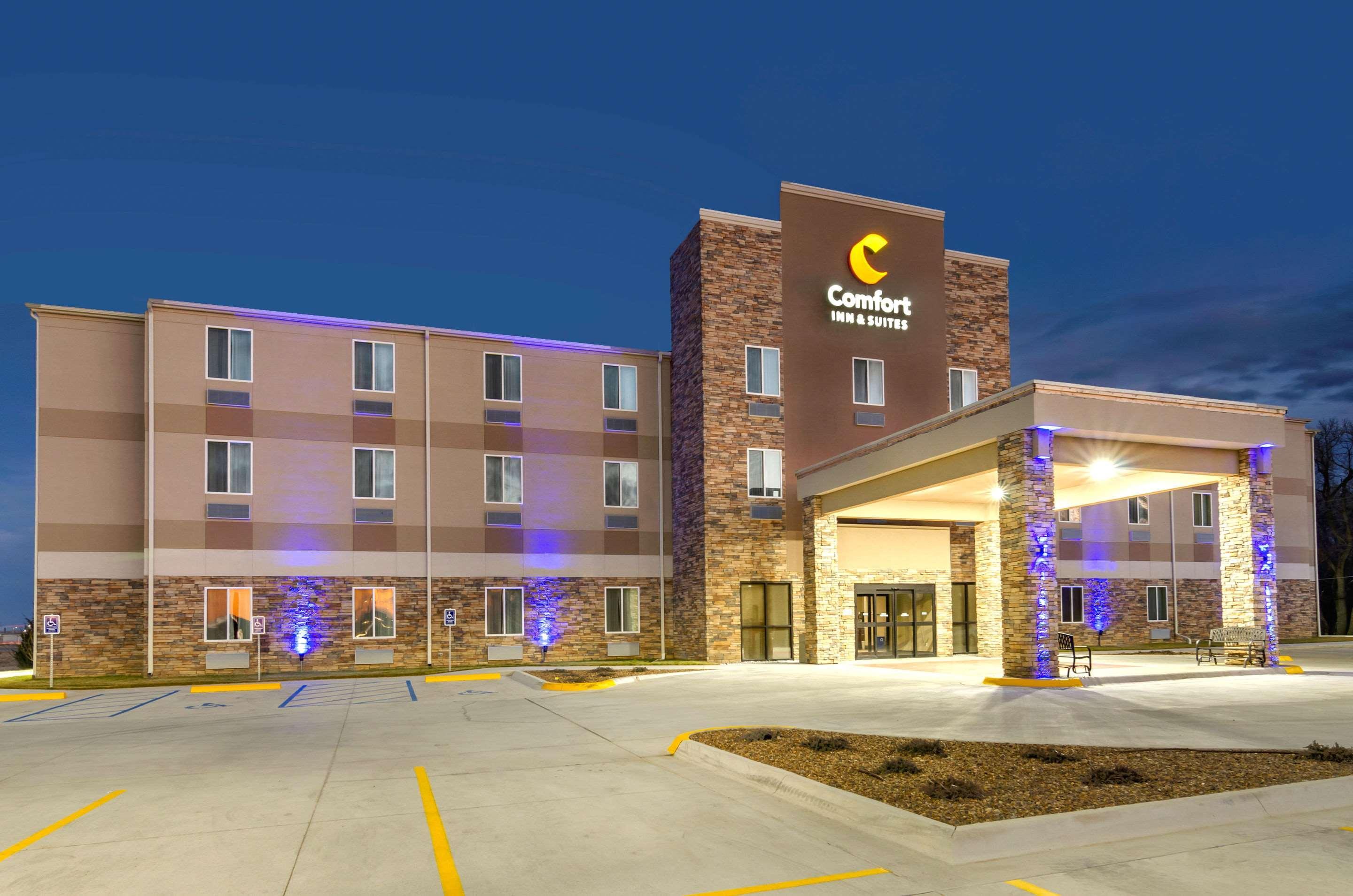Comfort Inn & Suites Salina North Exteriör bild